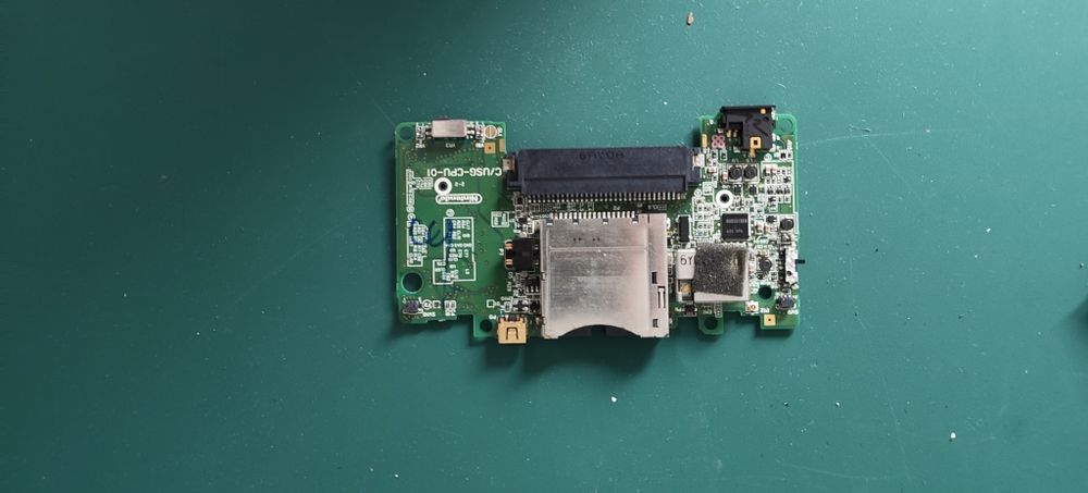 Nintendo DS Lite на части + два корпуса (черен и бял)