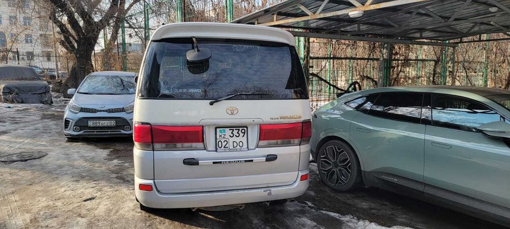 Toyota HiAce Regius 1997 г