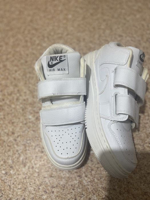 Кроссовки  женские  продам ,