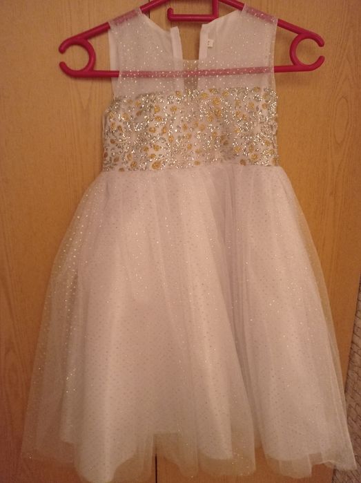 Продам  нарядные платья