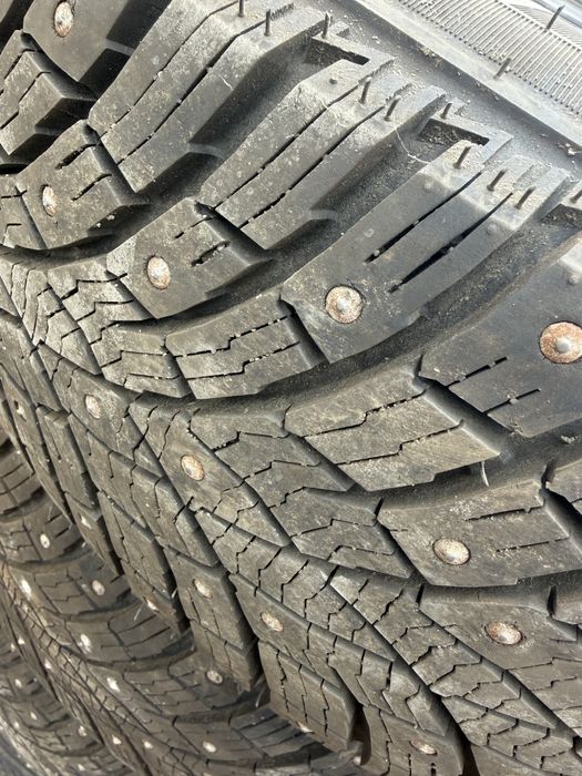 Продам шины зима почти новые