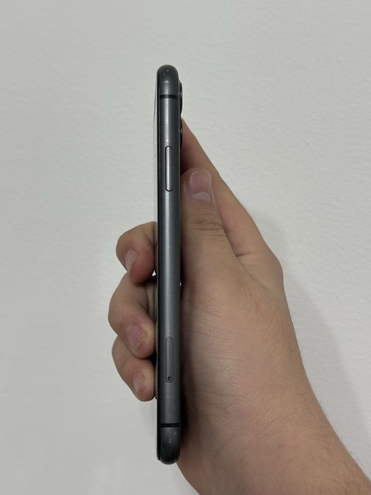 Телефон: Iphone 11