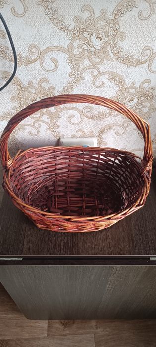 Продам корзинку плетёную