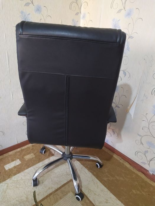 Офис кресло сотилади.