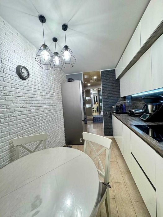 Продам 3 комн. кв., район 8 шк.