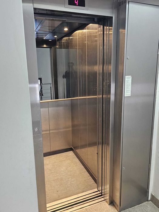 PROPRIETAR. VÂND apartament decomandat 2 camere Râul Doamnei - Drumul Taberei - Ghencea - Boxă la subsol