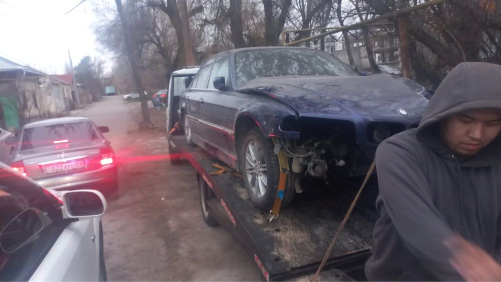 В разборе BMW E38 v8 4 литра запчасти