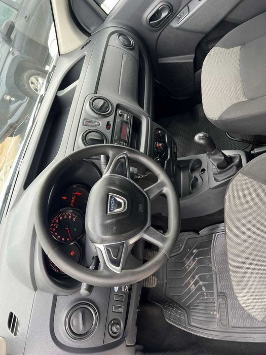 vand dacia dokker 2018 benzina 1,6  cu gaz 215000 km