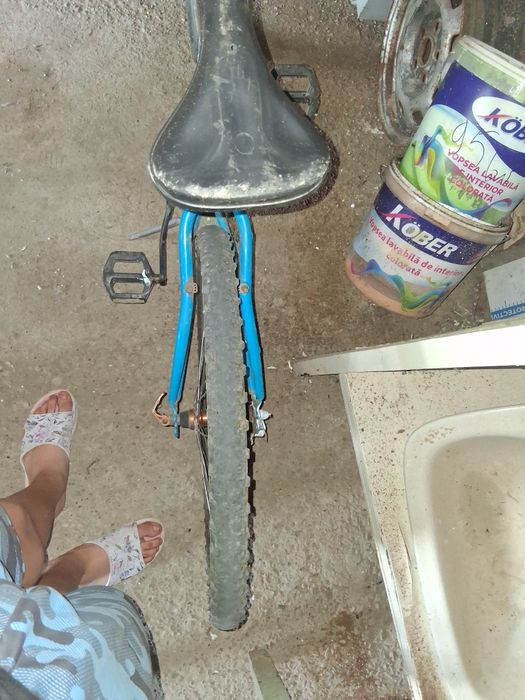Vând bicicletă full suspensie fără schimbător sau frâne