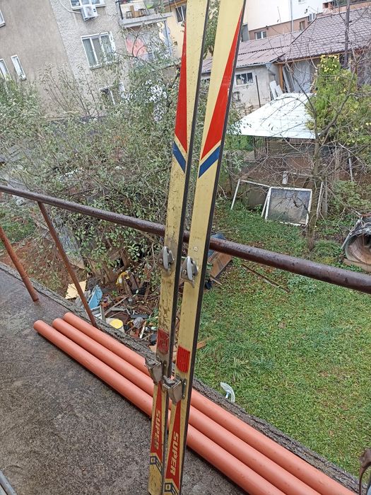 Стари ретро български ски