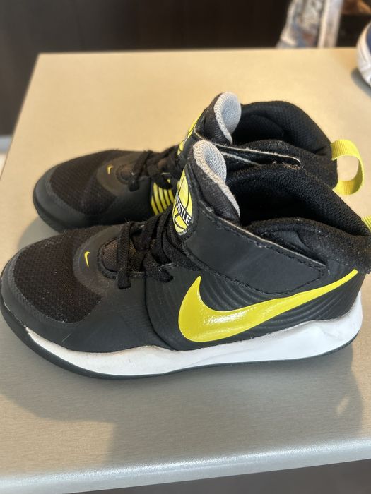 Маратонки Nike 28 и 27
