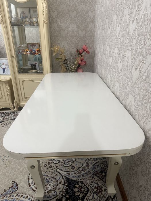 Продаётся стол свет белый