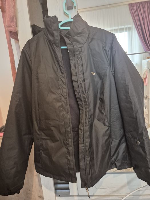 Vand geaca neagra