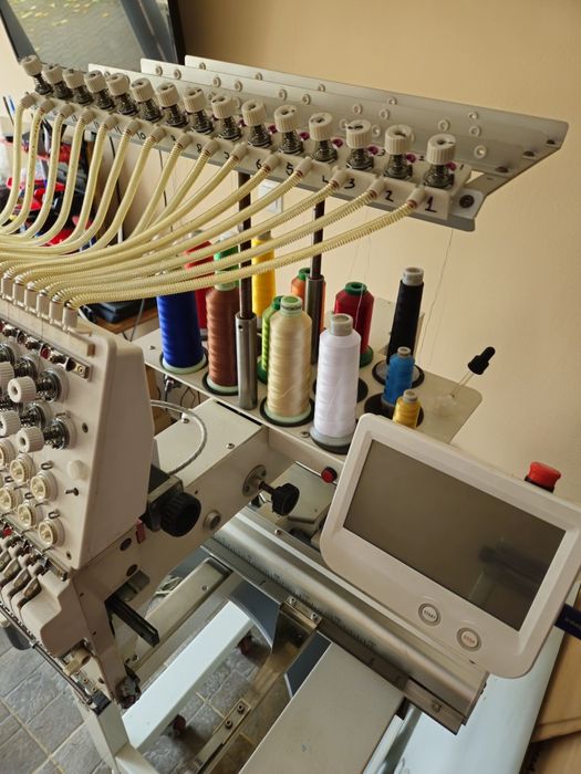 Masina de brodat profesionala