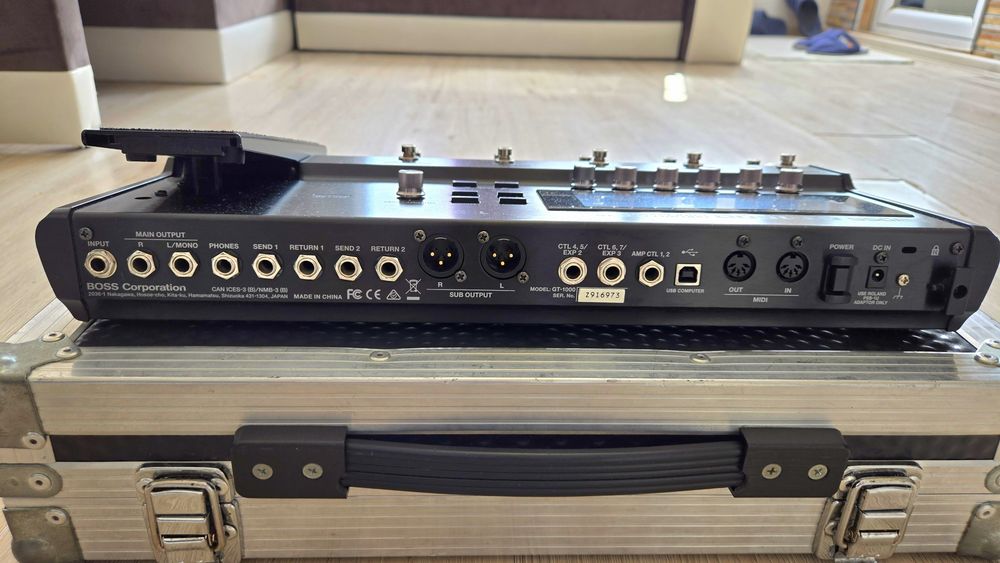 Продавам BOSS GT 1000  и кейс