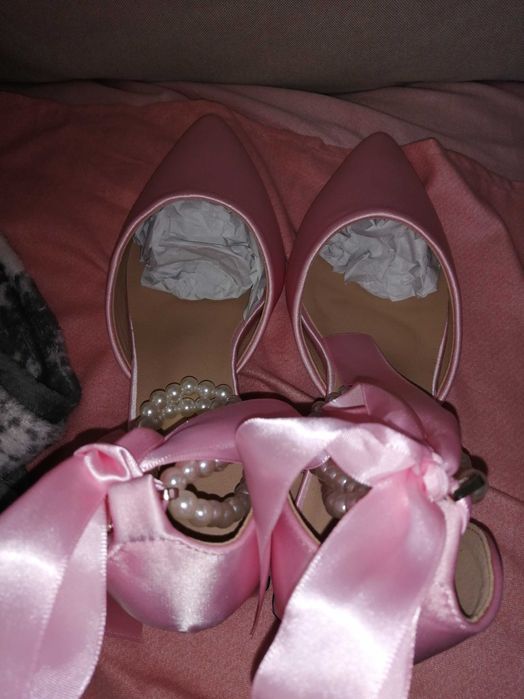 Pantofi roz de  ocazie