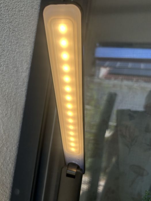 Vand lampa  de birou neutilizata !