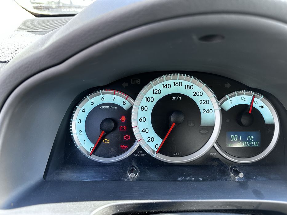 Тойоти Корола Версо 1,8 129 к.с. бензин. Тъмно сив