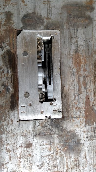 Циркуляра, встроенная в стол пила