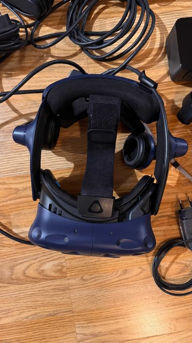 VR очила HTC Vive Pro пълен комплект + 2x стойки Visico + зарядни