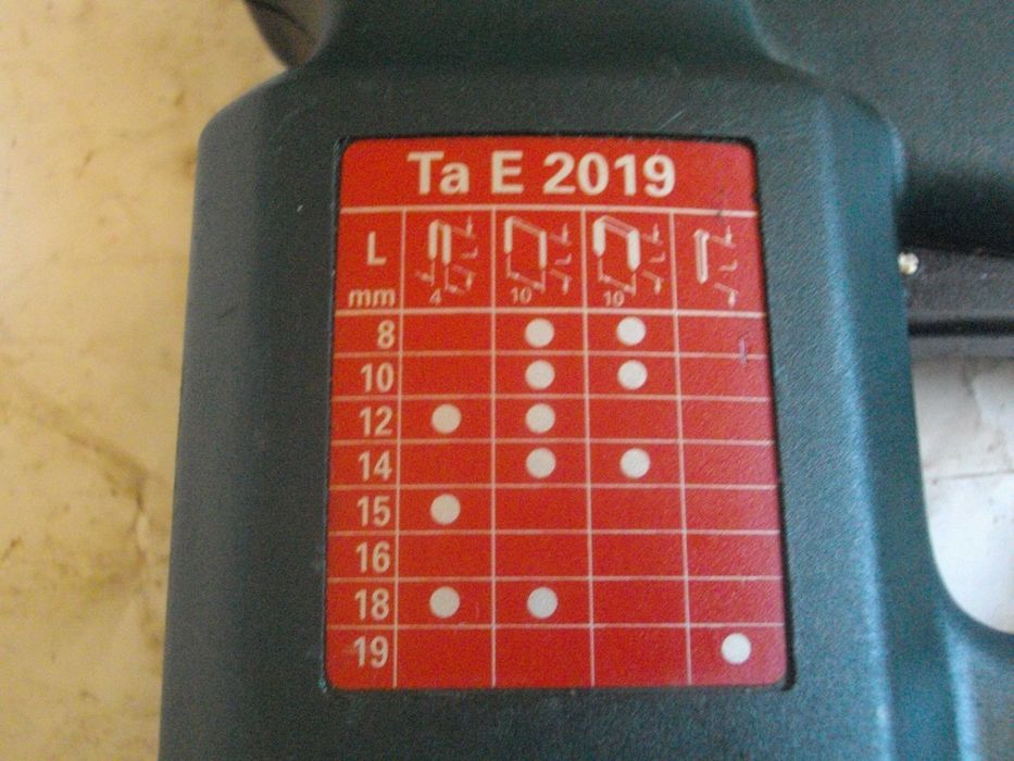 Ел.Такер Дърводелски КОМБИНИРАН 32мм RAPID ESCO Black Decker Top Craft