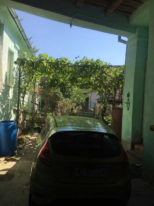Vand casa cu anexe, curte si gradina (suprafata totala 3444 mp) in Căstău
