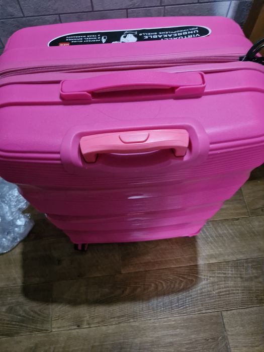 Чемодан б/у в отличном состоянии