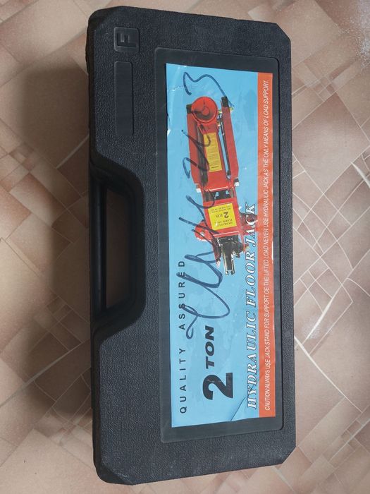 Домкрат подкатной