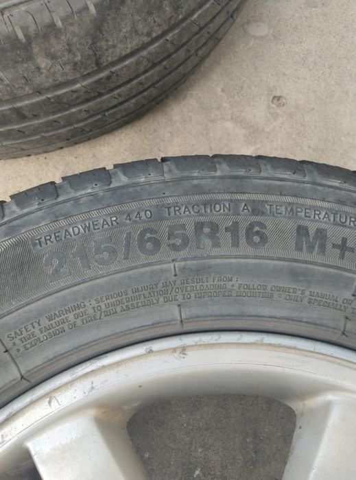 Продам шины в хорошем состоянии R16 215/66