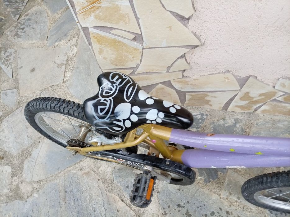 Vând bicicletă pentru copii cu roți de 16 inch