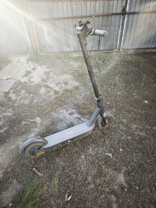 Электросамокат ninebot g30. Kickscooter max