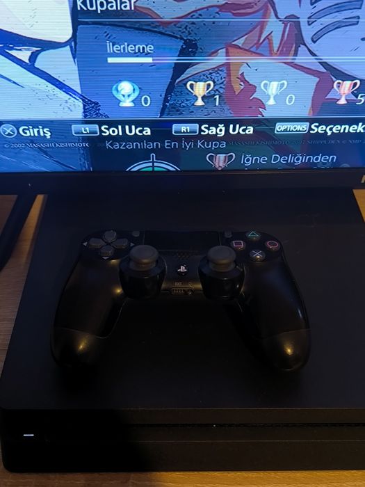 Продавам ps4 872GB