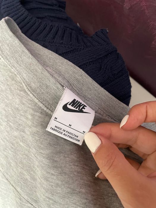 Сива спортна блуза Nike