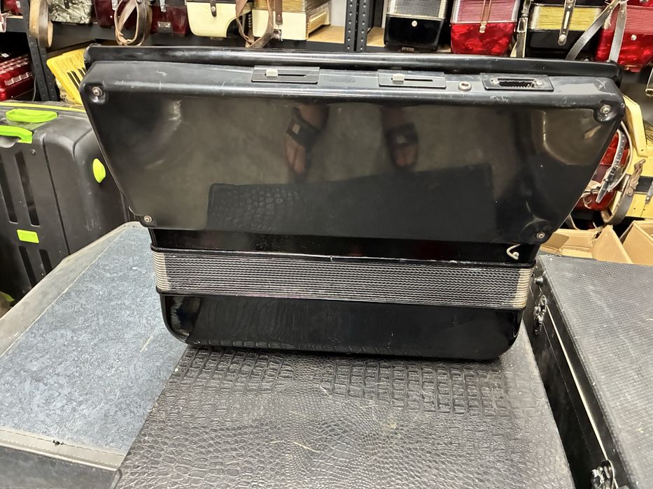 Acordeon Hohner Atlantic IVN deluxe cu 120 de basi