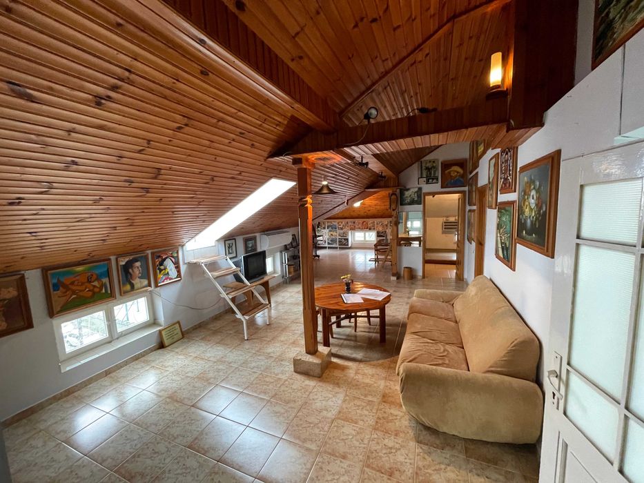 Продава мансарден ЕТАЖ от къща в центъра на Бургас