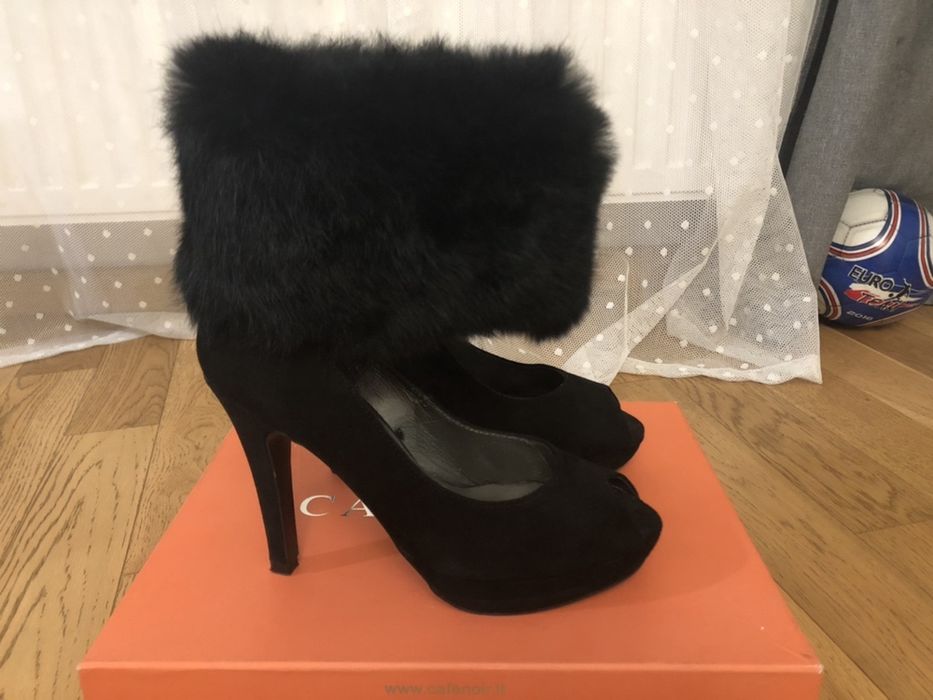 Ghete piele intoarsa cu blana si decupate in fata, nr.36