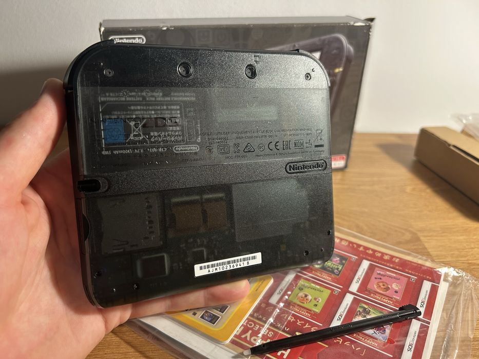 Nintendo 2DS modată — set complet, cutie originala, card configurat