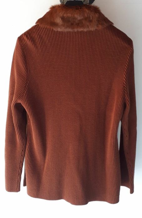 Тъмно синьо палто/яке/ и Велурено яке .Закупено от Англия цена-30лв.