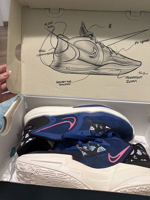 Kosárcipő tiszta új nagyon kényelmes aki szereti a kyrie kosárcipőket