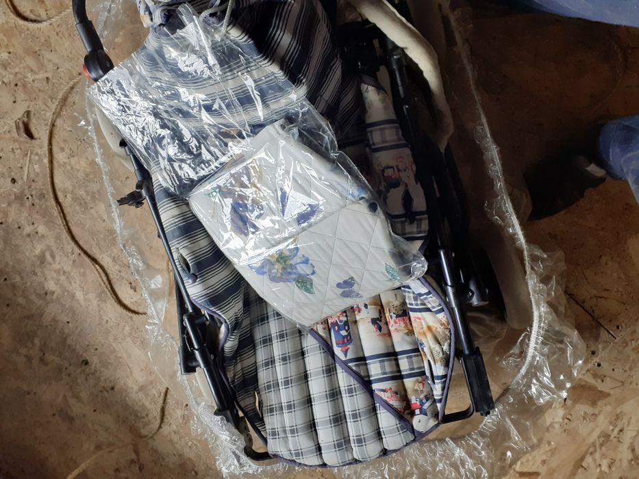 Doua carucioare pentru copii dati sms daca nu suna tel.