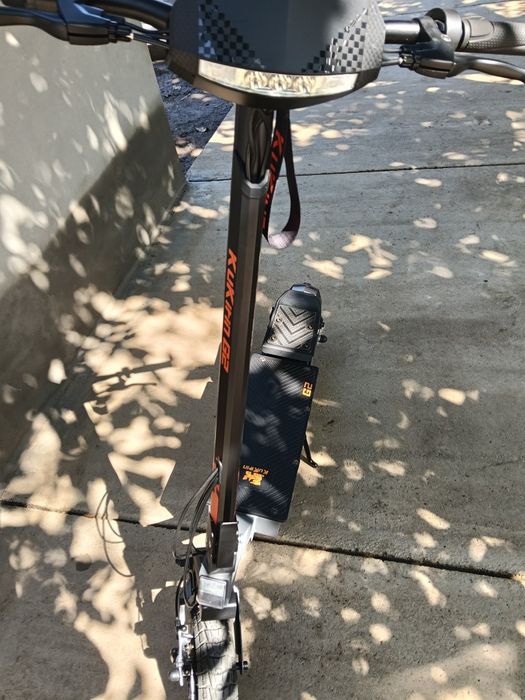 Vând trotineta electrica kukirin g2