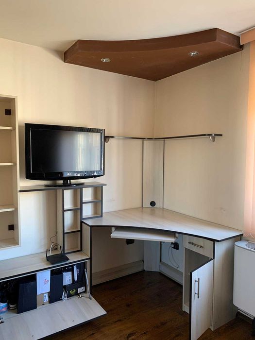 Мебели - гардероб; скрин, бюро