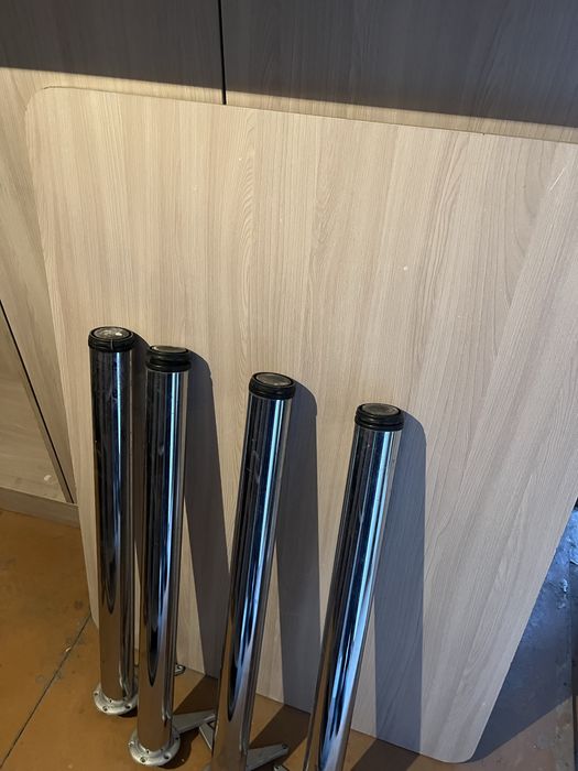 Табуретки и столы