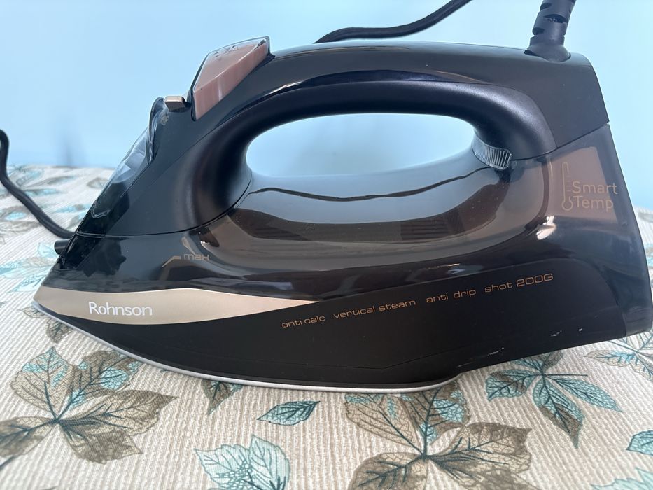 Парна ютия Rohnson R-397, 2800 W, Керамична плоча, Anti-calc, Anti-drip, 360° въртящ се кабел