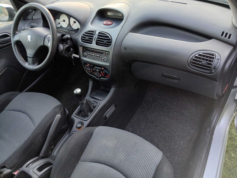 Vând Peugeot 206