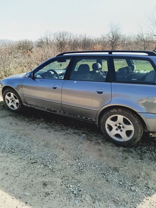 : Audi A4 1.9 TDI Quattro (1998 г.) – Обслужена, без ръжда, всичко платено!Текст на обявата:Продавам Audi A4 B5 Avant 1.9 TDI Quattro, 1998