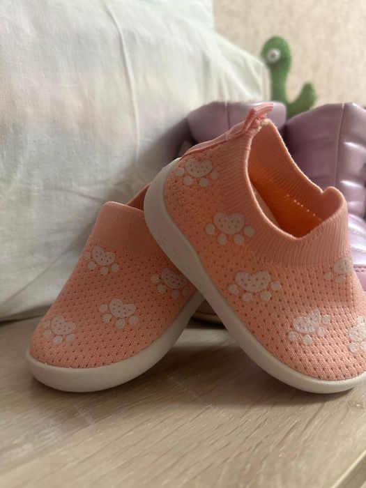 Продам макасины на девочку