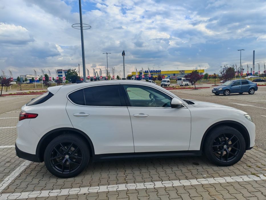 Alfa Romeo Stelvio 280 CP, 4x4, 2.0 benzina