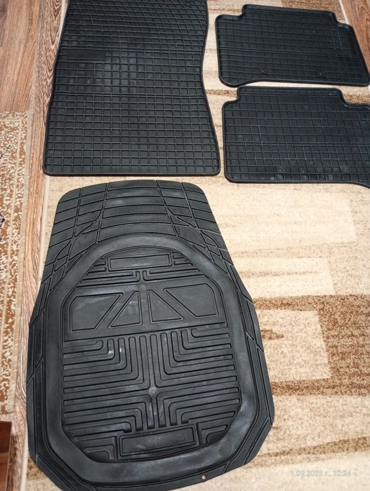 Продавам нови гумени стелки за Мерцедес w211