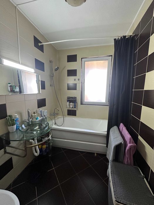 Apartament 2 camere, 50 mp, complet mobilat, 2 balcoane închise (17 mp), 2 parcări incluse